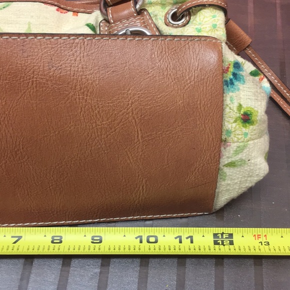 12x7x5” Fossil shoulder bag - Picture 2 of 8